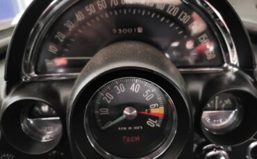 Chevrolet-Corvette-1959-Red-With-White-Coves-Black-15