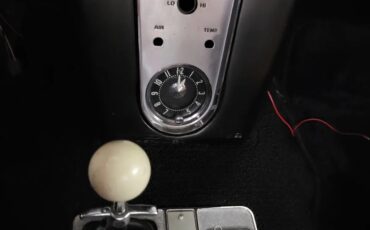 Chevrolet-Corvette-1959-Red-With-White-Coves-Black-16