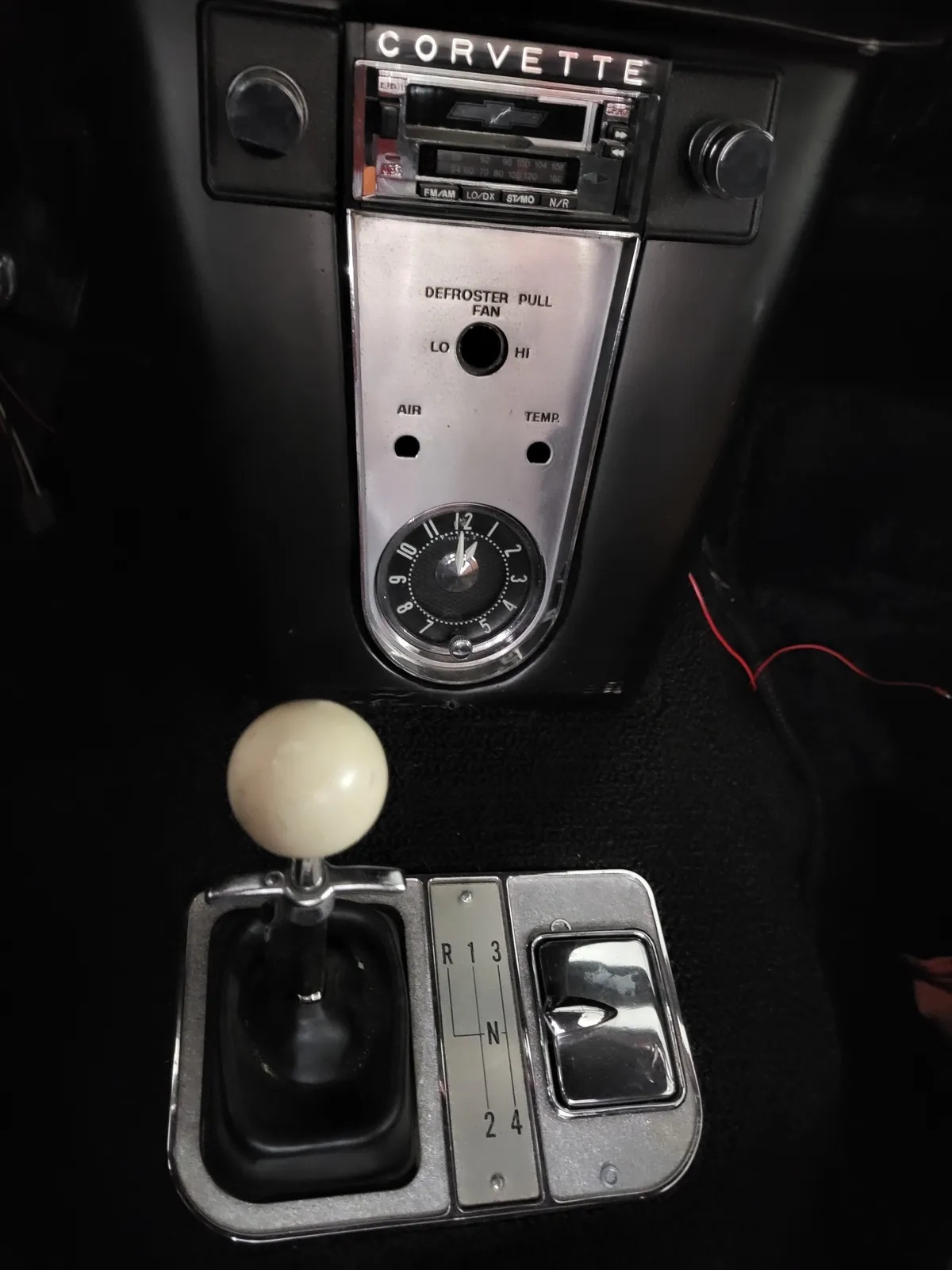 Chevrolet-Corvette-1959-Red-With-White-Coves-Black-16