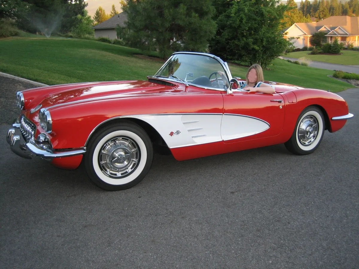 Chevrolet-Corvette-1959-Red-With-White-Coves-Black-2