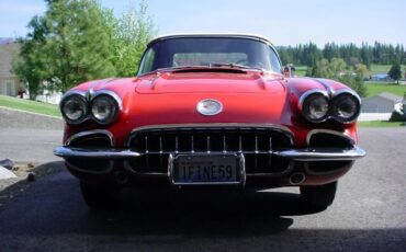Chevrolet-Corvette-1959-Red-With-White-Coves-Black