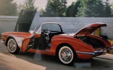 Chevrolet-Corvette-1959-Red-With-White-Coves-Black-4