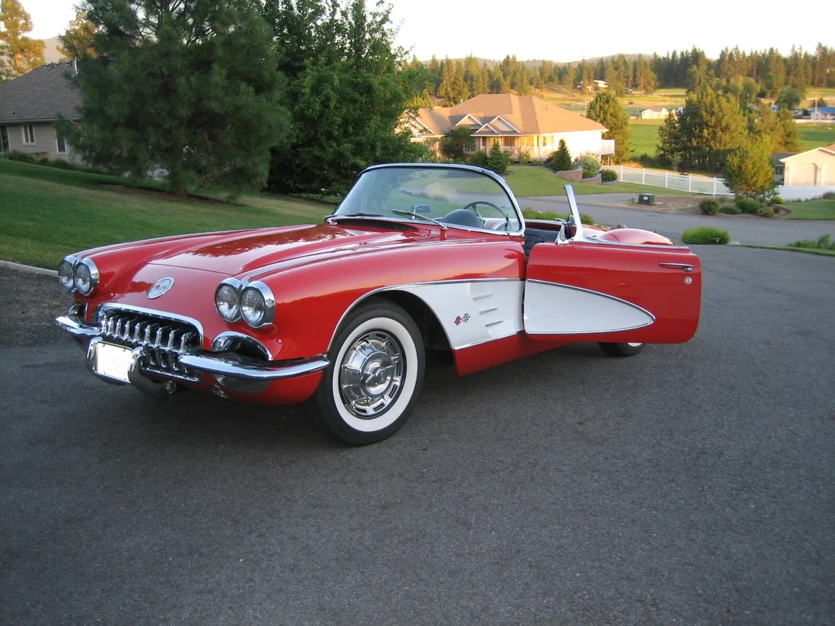 Chevrolet-Corvette-1959-Red-With-White-Coves-Black-5