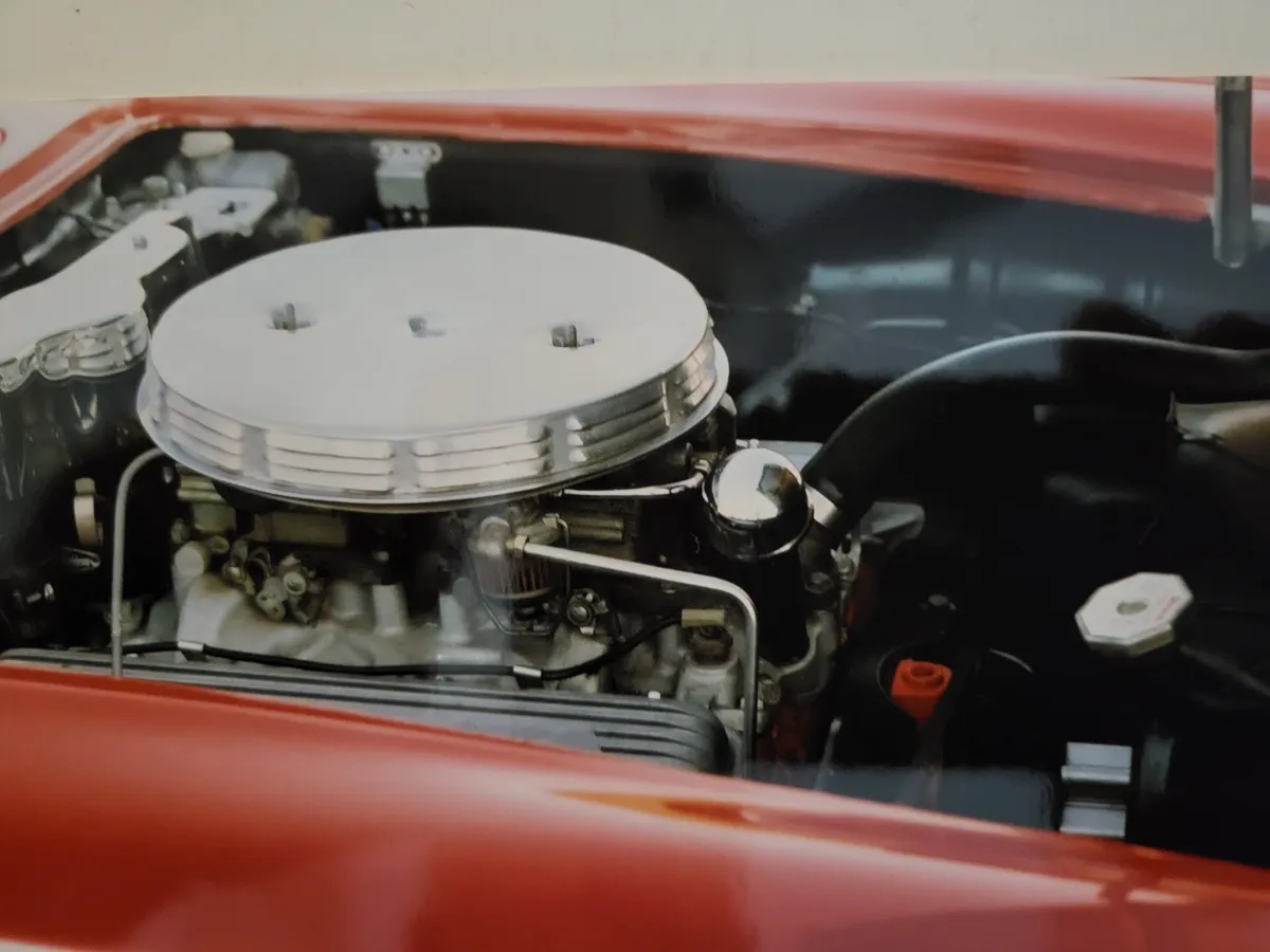 Chevrolet-Corvette-1959-Red-With-White-Coves-Black-6