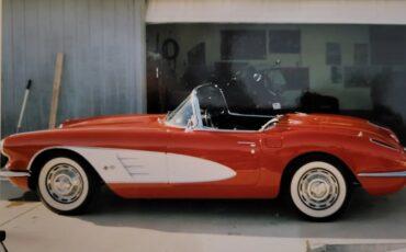 Chevrolet-Corvette-1959-Red-With-White-Coves-Black-7