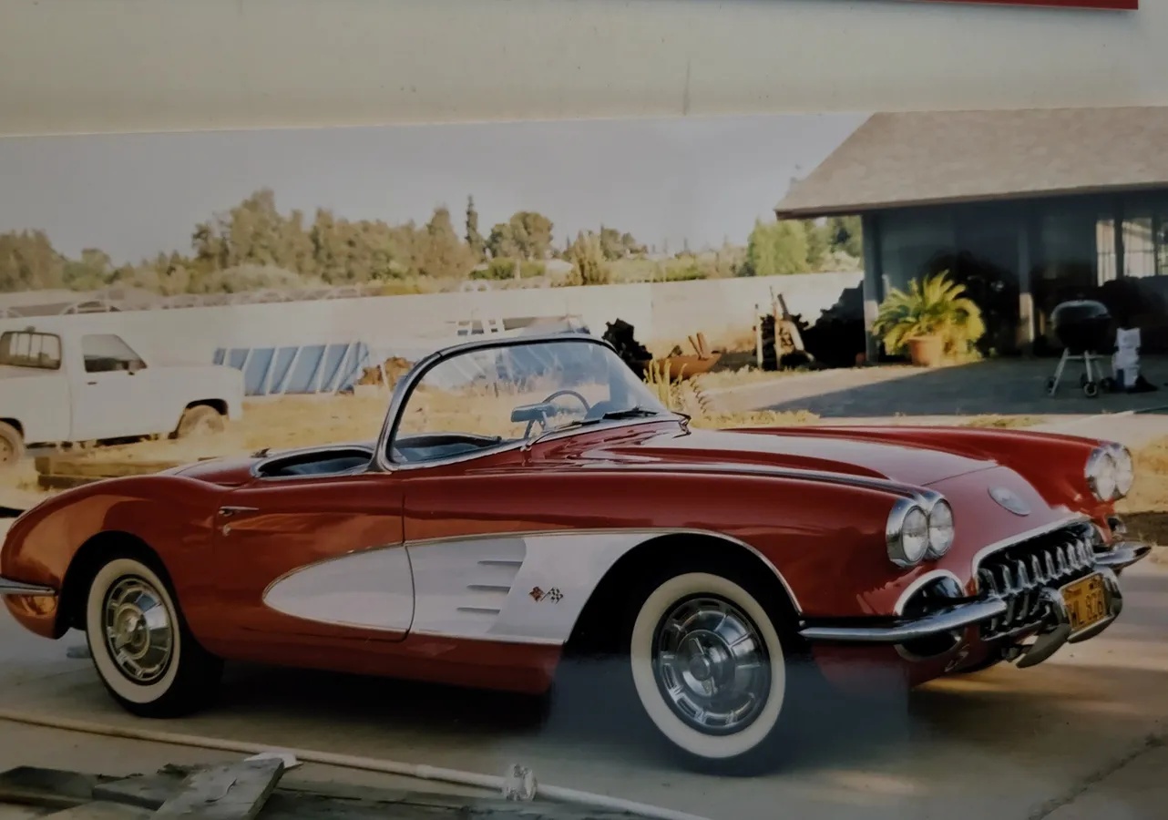 Chevrolet-Corvette-1959-Red-With-White-Coves-Black-8