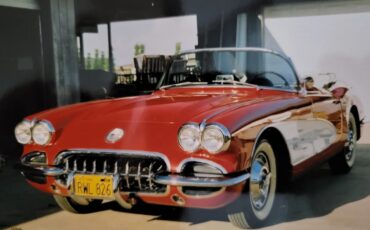 Chevrolet-Corvette-1959-Red-With-White-Coves-Black-9