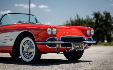 Chevrolet-Corvette-1961-Convertible-12