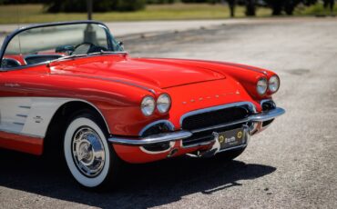 Chevrolet-Corvette-1961-Convertible-13