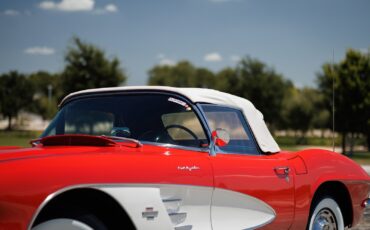 Chevrolet-Corvette-1961-Convertible-29