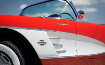 Chevrolet-Corvette-1961-Convertible-32