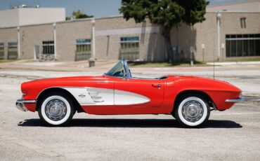 Chevrolet-Corvette-1961-Convertible-38