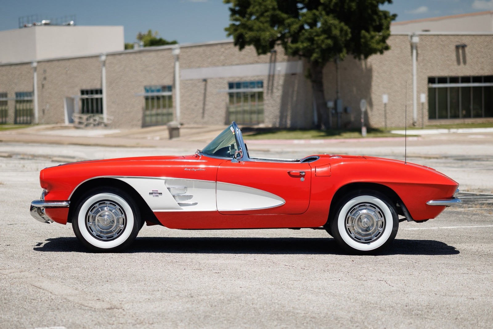Chevrolet-Corvette-1961-Convertible-38