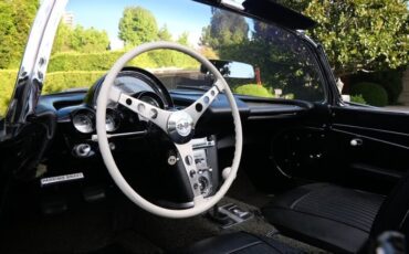 Chevrolet-Corvette-1962-13