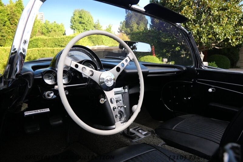 Chevrolet-Corvette-1962-13