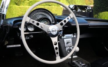 Chevrolet-Corvette-1962-14