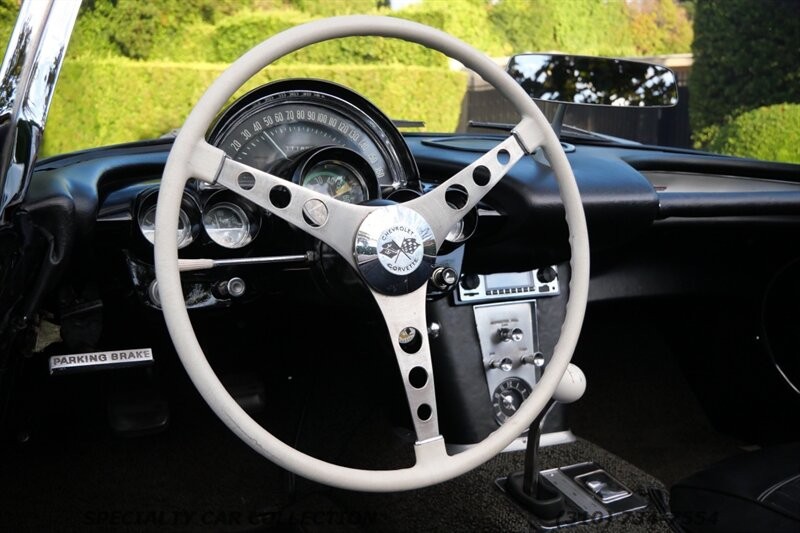 Chevrolet-Corvette-1962-14