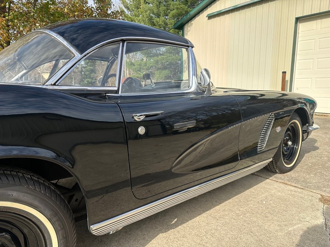 Chevrolet-Corvette-1962-17