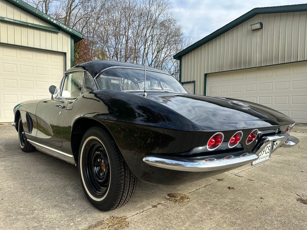 Chevrolet-Corvette-1962-19
