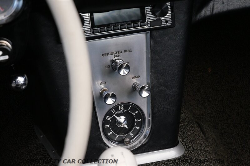 Chevrolet-Corvette-1962-19