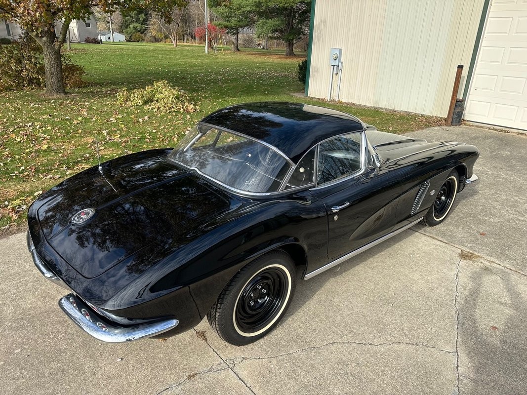 Chevrolet-Corvette-1962-21