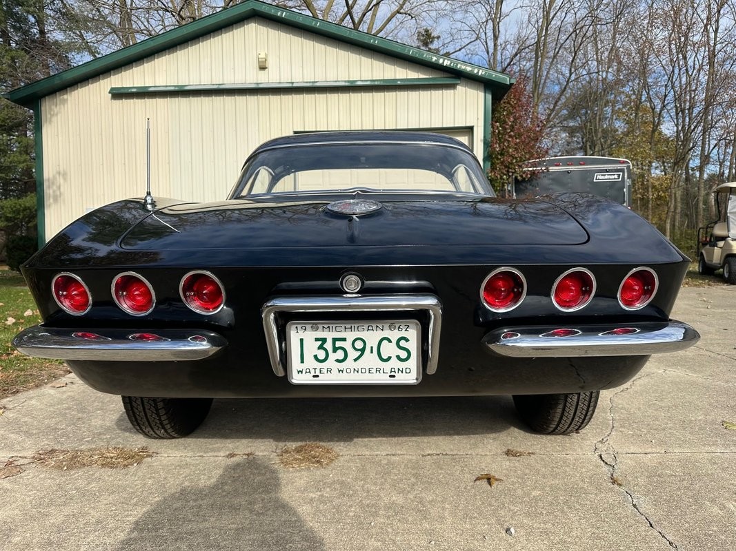 Chevrolet-Corvette-1962-23