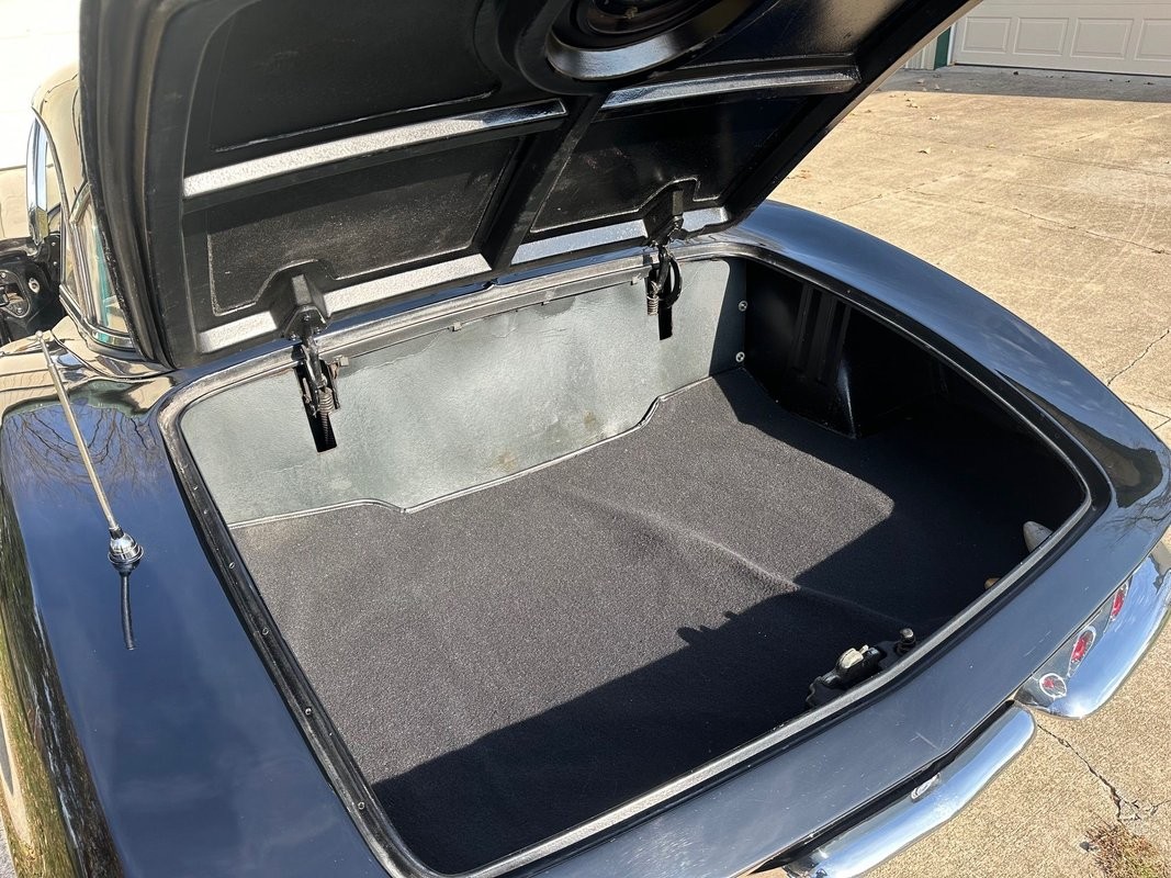 Chevrolet-Corvette-1962-29