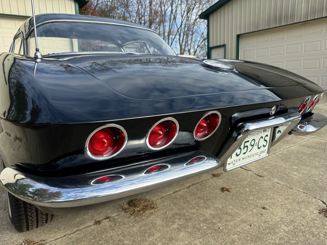 Chevrolet-Corvette-1962-3
