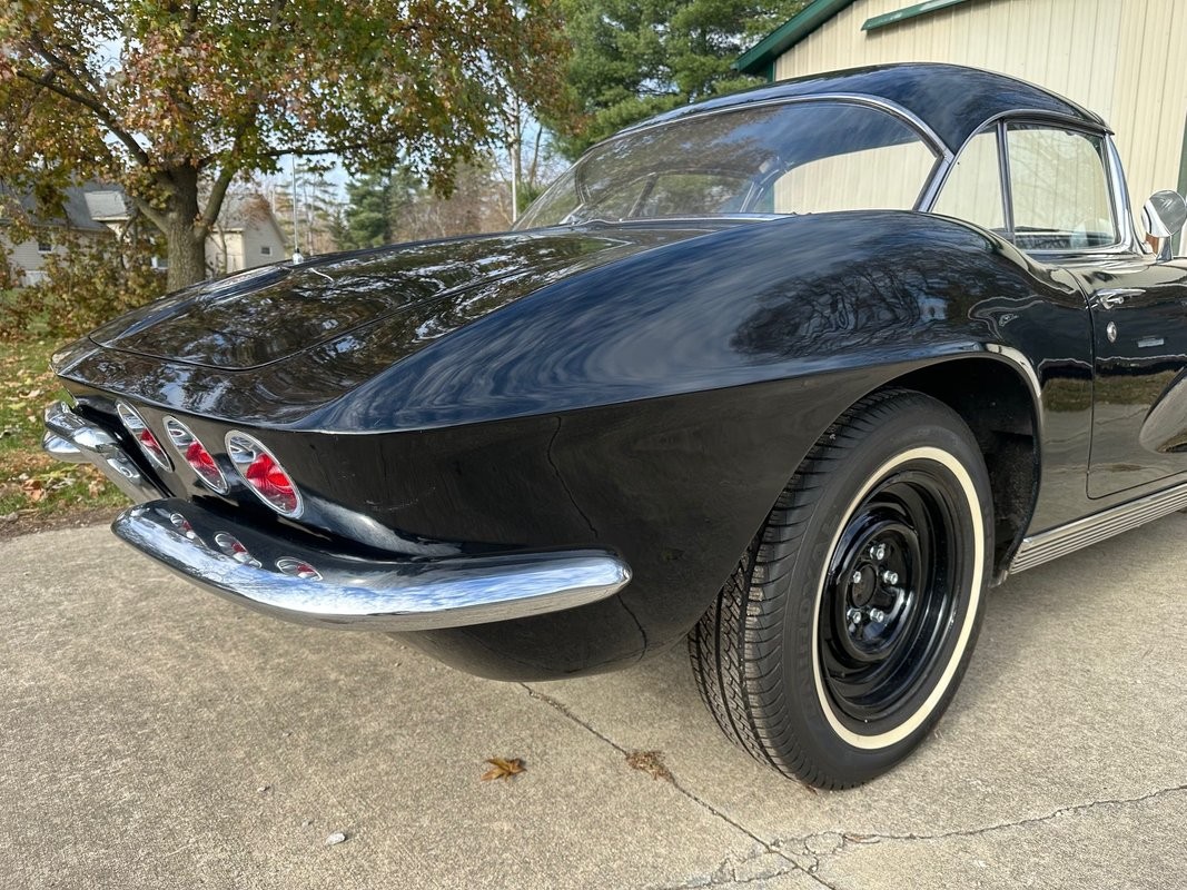Chevrolet-Corvette-1962-5