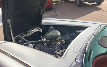 Chevrolet-Corvette-1962-Convertible-2