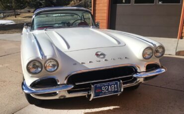 Chevrolet-Corvette-1962-Convertible-3
