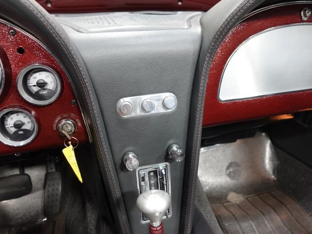 Chevrolet-Corvette-1963-12