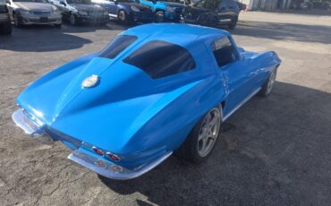 Chevrolet-Corvette-1963