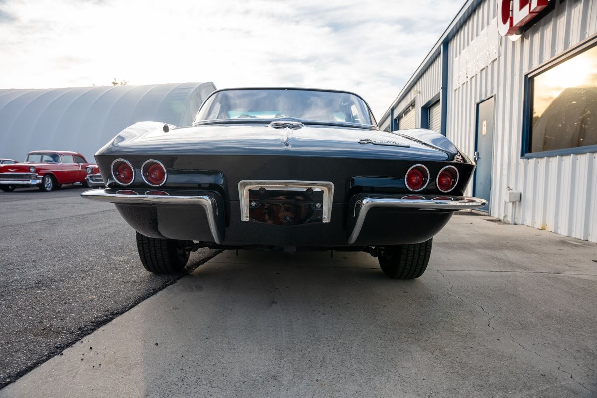 Chevrolet-Corvette-1963-Convertible-11