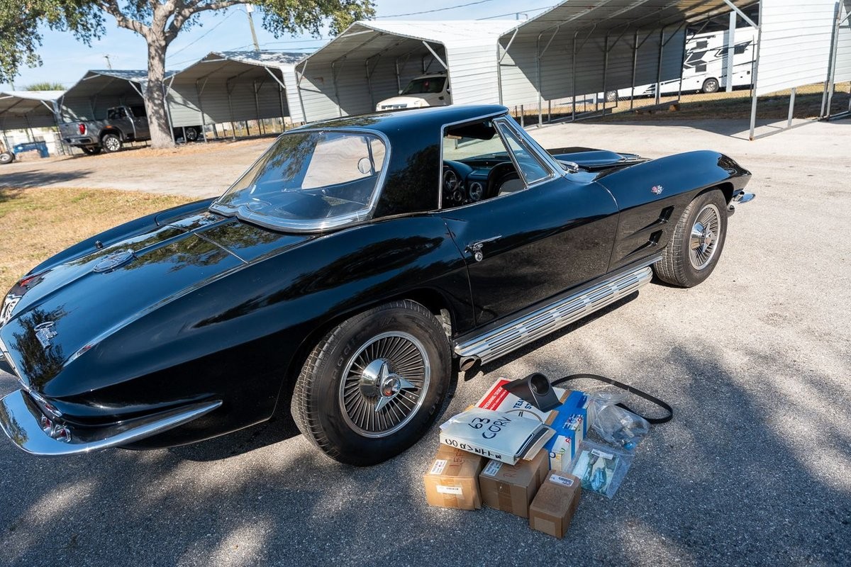 Chevrolet-Corvette-1963-Convertible-14