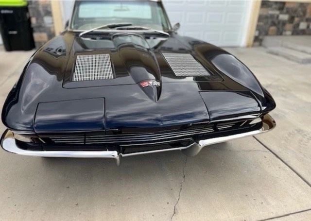 Chevrolet-Corvette-1963-Convertible-2
