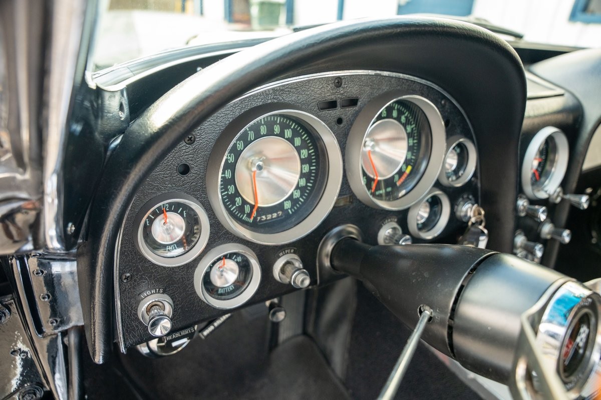 Chevrolet-Corvette-1963-Convertible-26