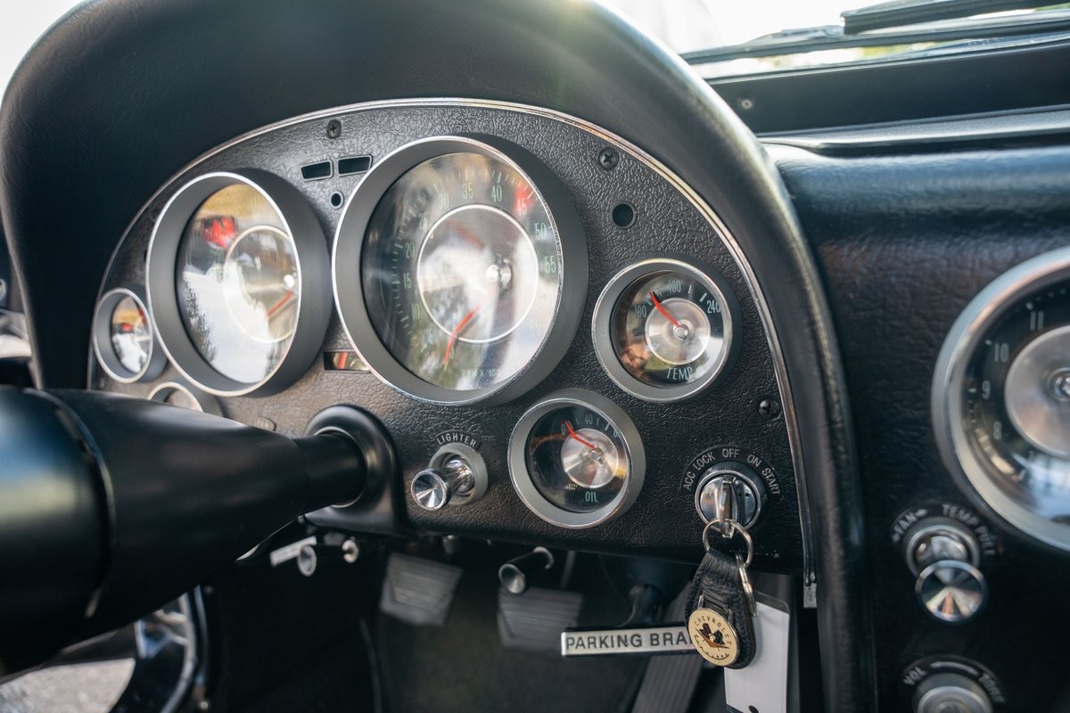 Chevrolet-Corvette-1963-Convertible-28