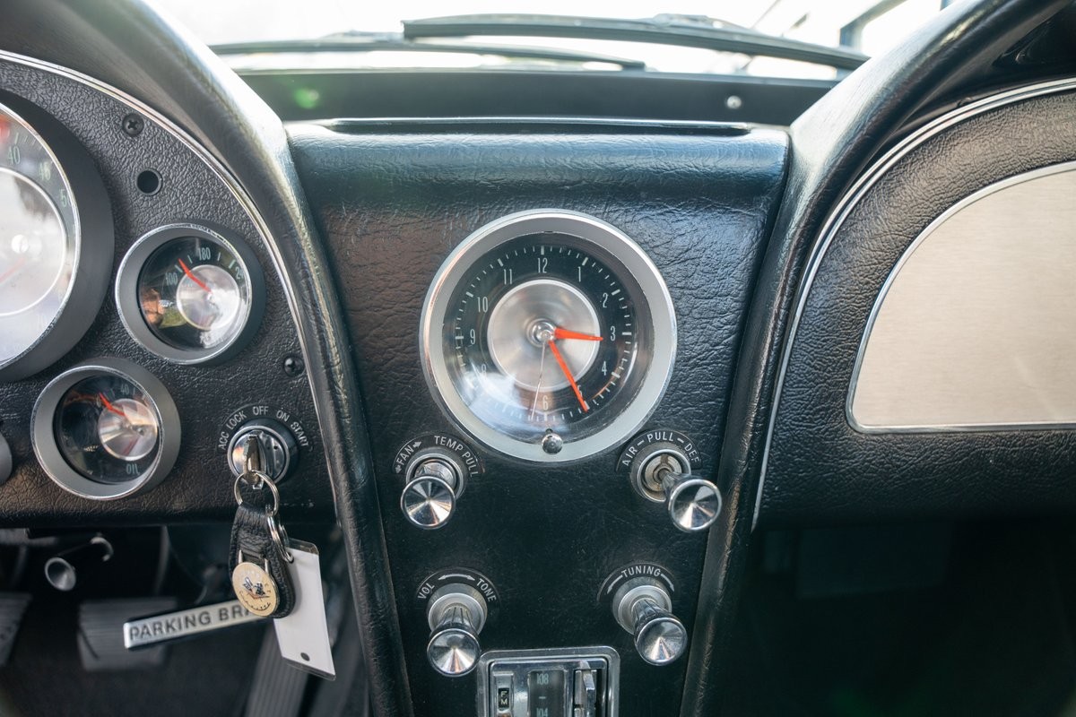 Chevrolet-Corvette-1963-Convertible-29