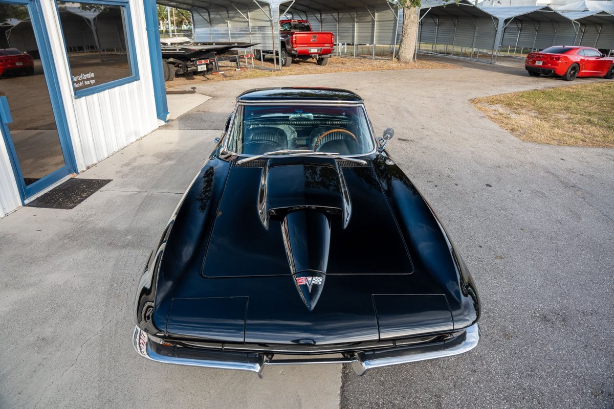 Chevrolet-Corvette-1963-Convertible-3