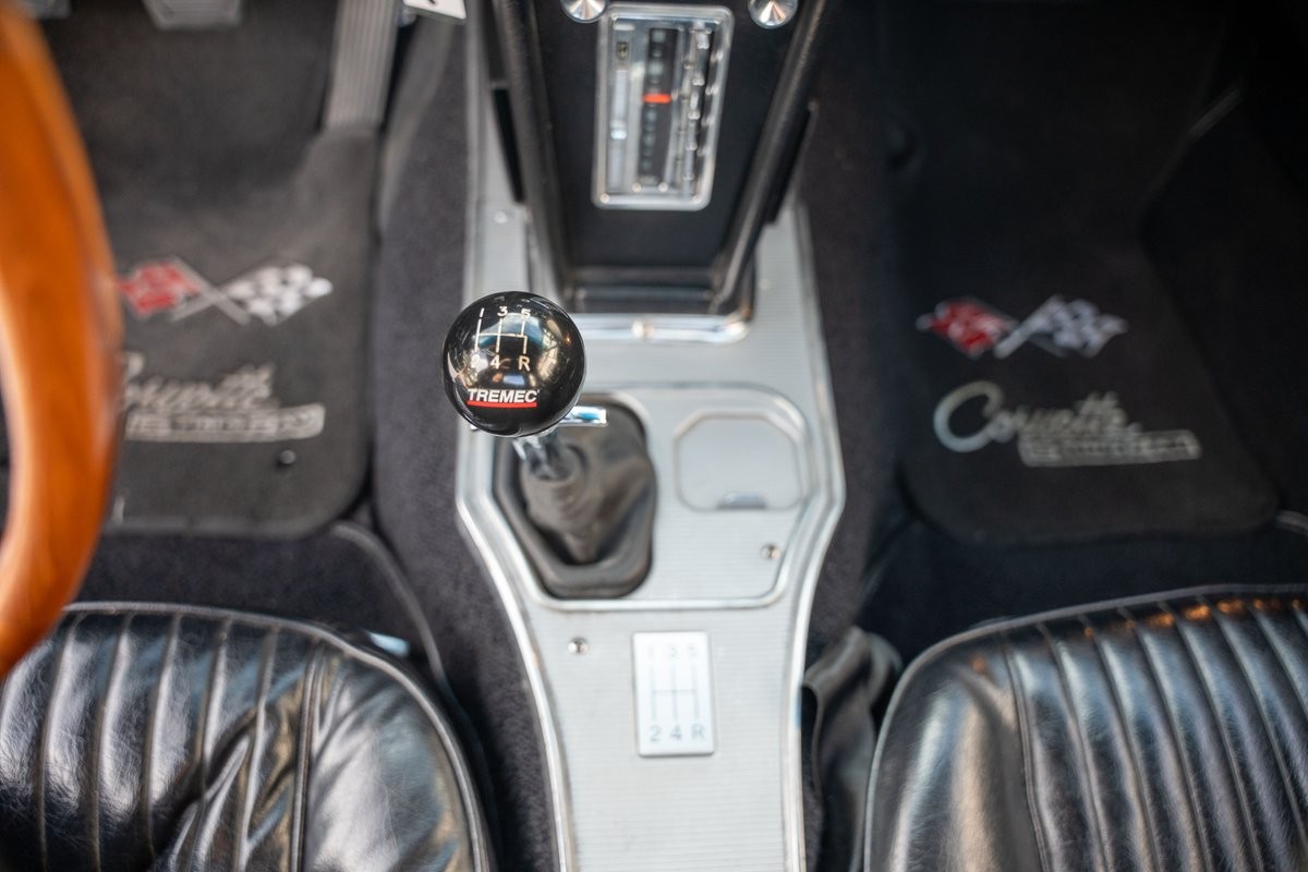 Chevrolet-Corvette-1963-Convertible-32