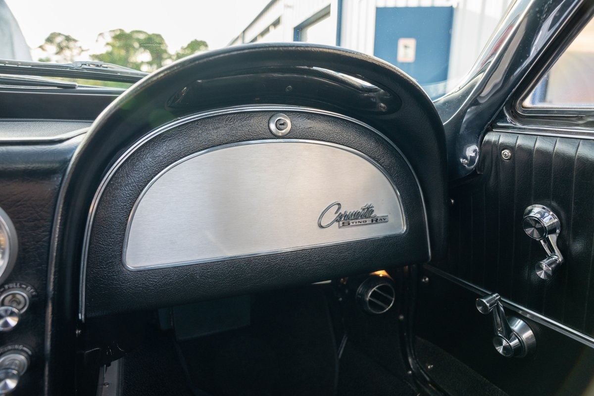 Chevrolet-Corvette-1963-Convertible-33