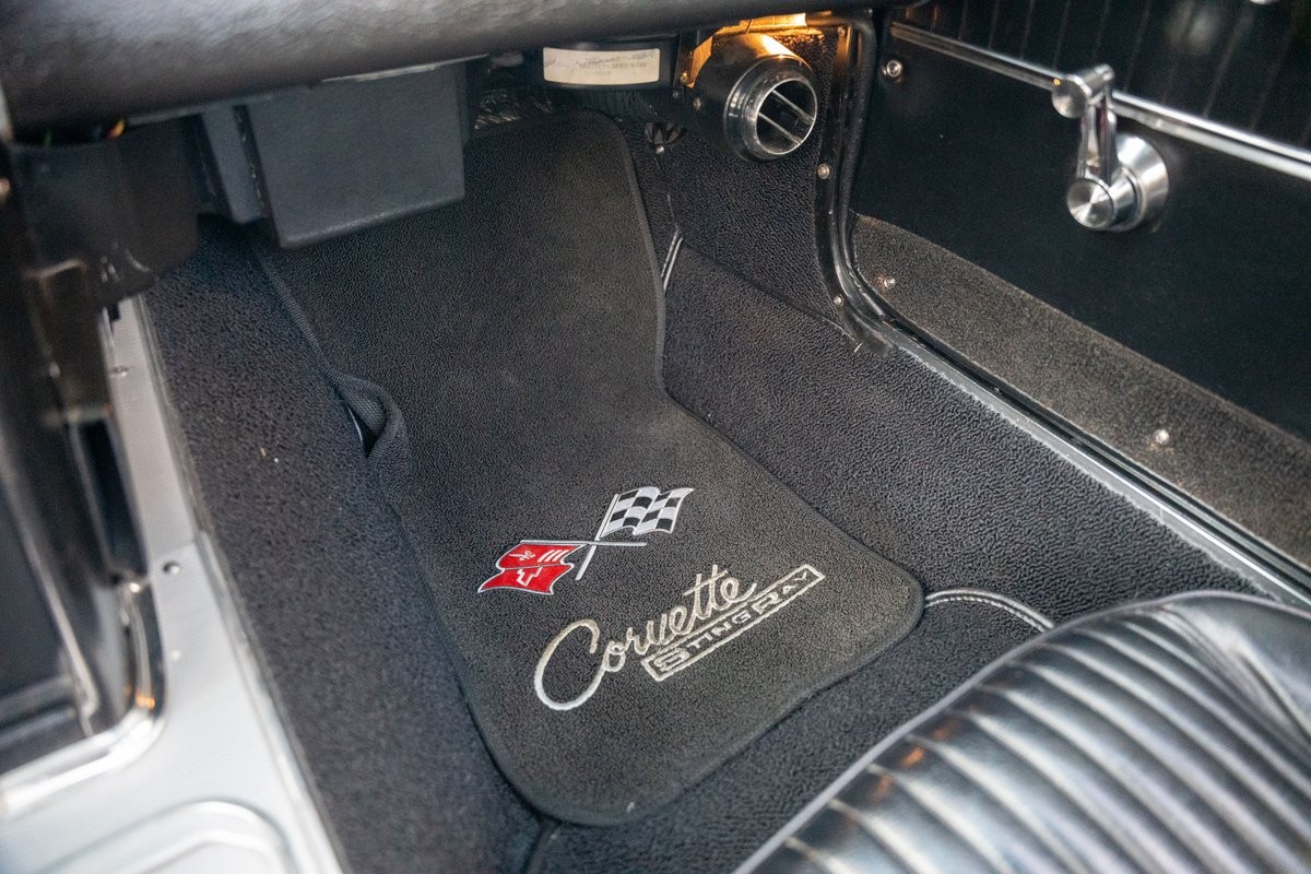 Chevrolet-Corvette-1963-Convertible-35