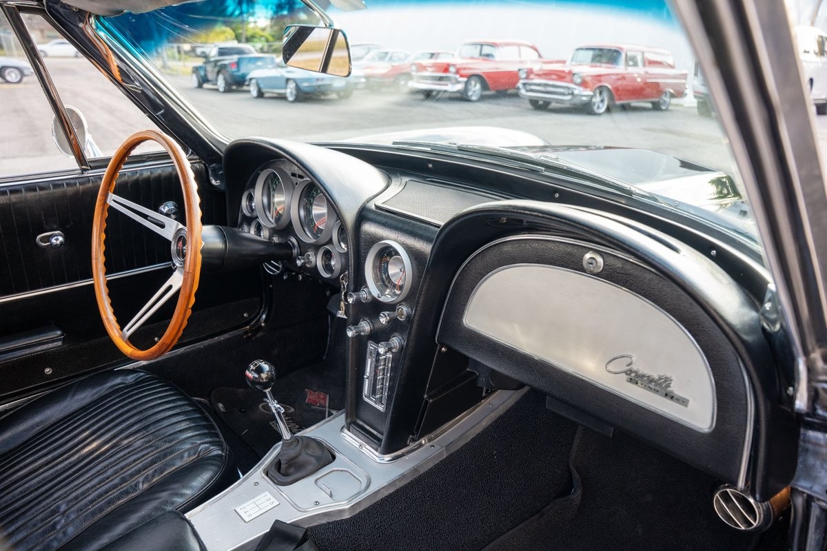 Chevrolet-Corvette-1963-Convertible-36