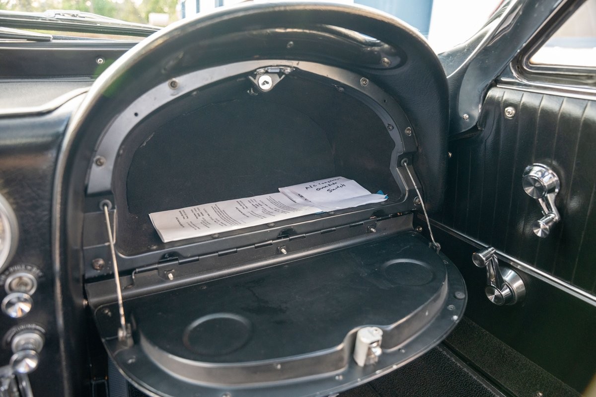 Chevrolet-Corvette-1963-Convertible-37