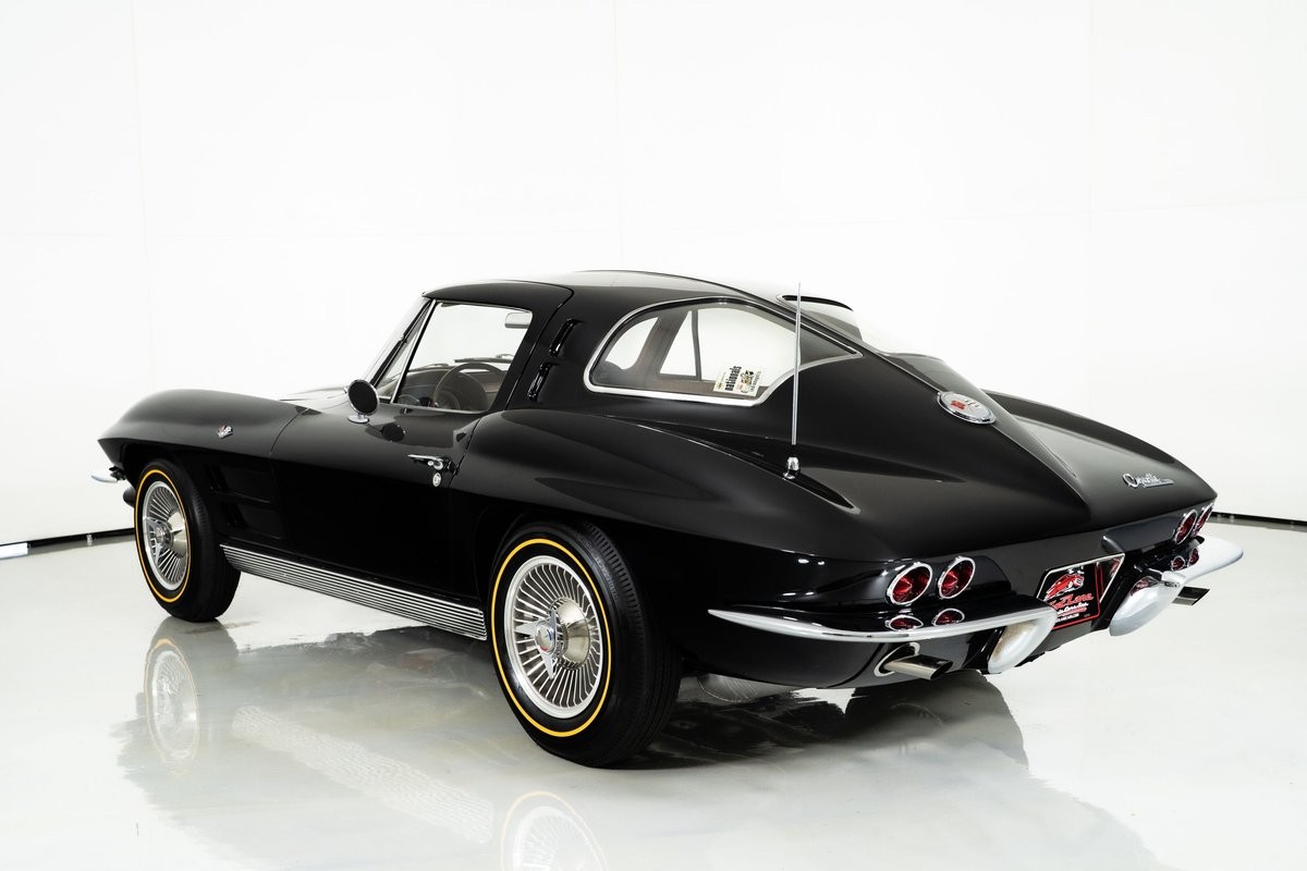 Chevrolet-Corvette-1963-Coupe-10