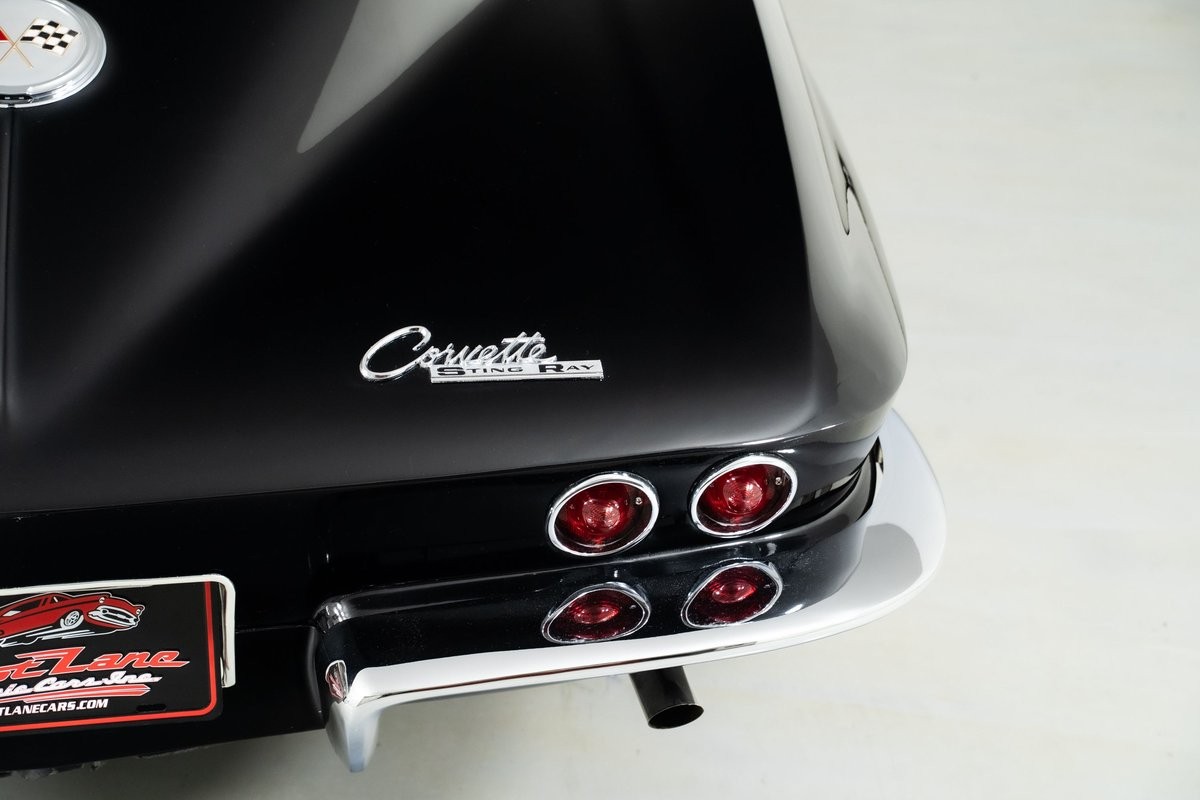 Chevrolet-Corvette-1963-Coupe-12