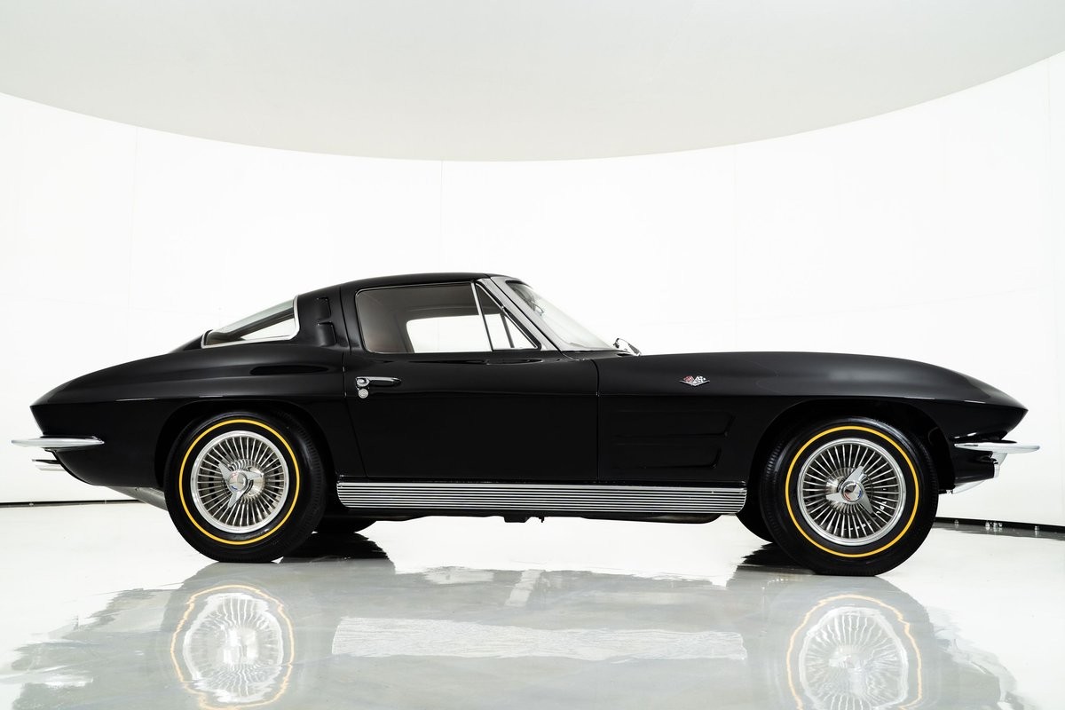 Chevrolet-Corvette-1963-Coupe-15