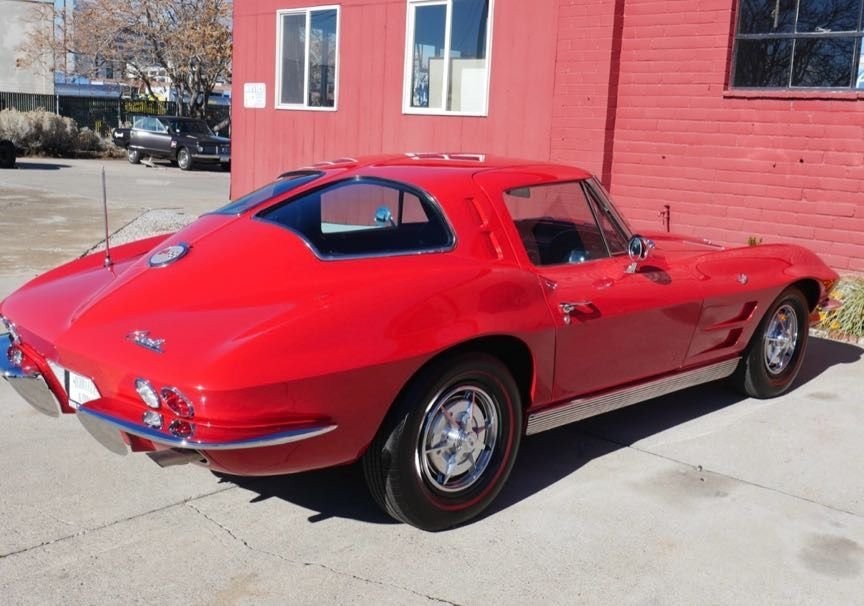 Chevrolet-Corvette-1963-Coupe-2