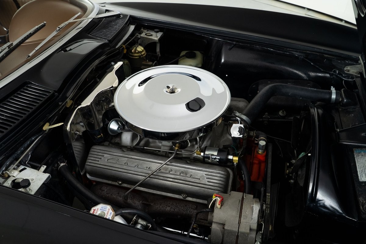 Chevrolet-Corvette-1963-Coupe-2